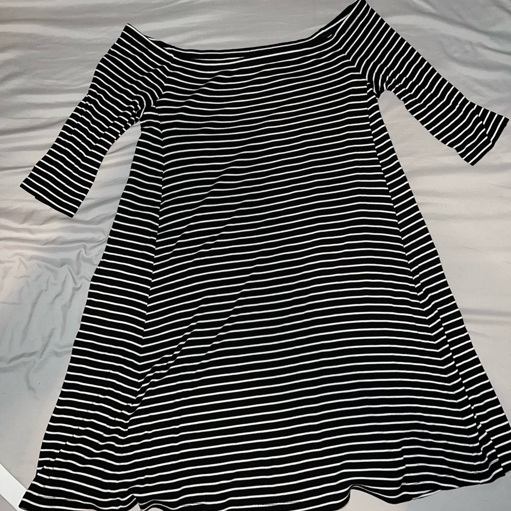black and white striped old navy dress 3/4 sleeve
